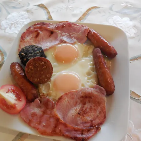 ベッド・アンド・ブレックファスト クリスタル スプリングス