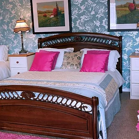 Crystal Springs Bed & Breakfast 3*