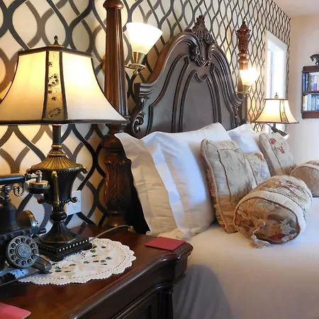 Crystal Springs Bed & Breakfast 3*